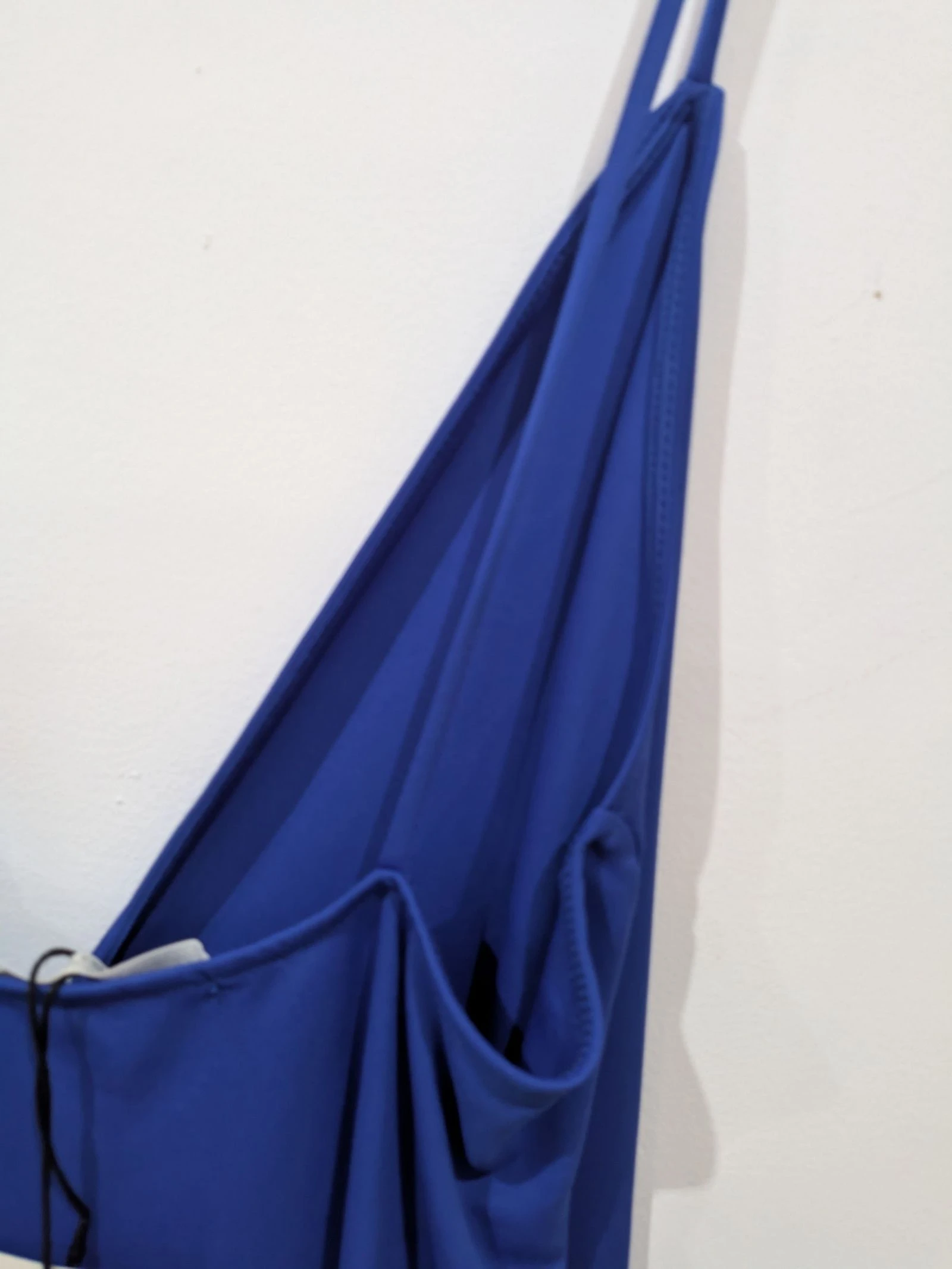 Korte kobaltblauwe jurk met kruisgesneden hals en dunne bandjes maat L van Pull&Bear – photo 2